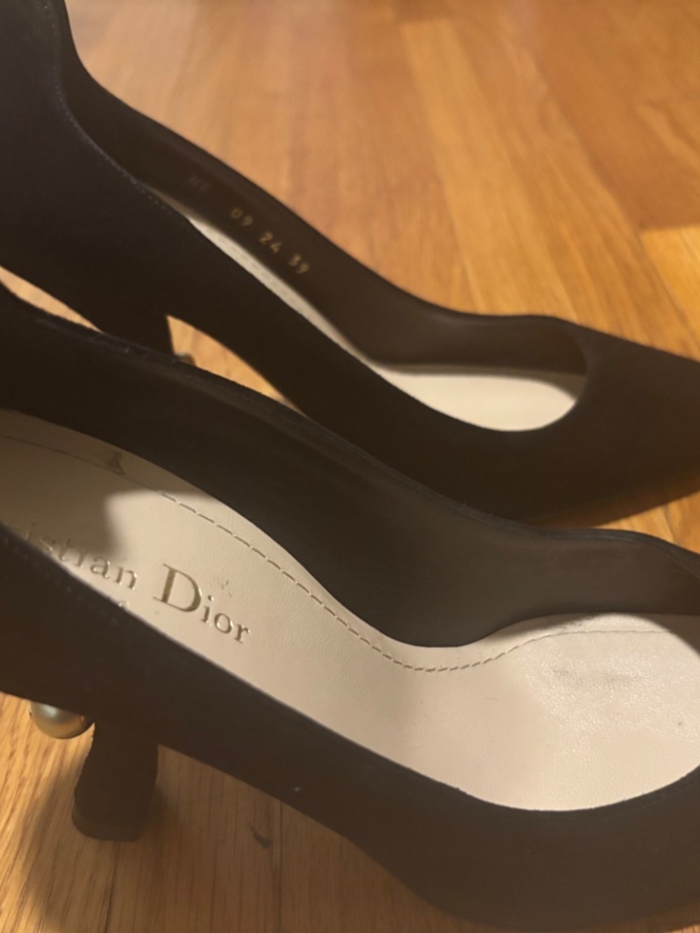 Christian Dior Tribales Pumps Black Suede Pearl Heel EU 39 Worn Once - Picture 9 of 11